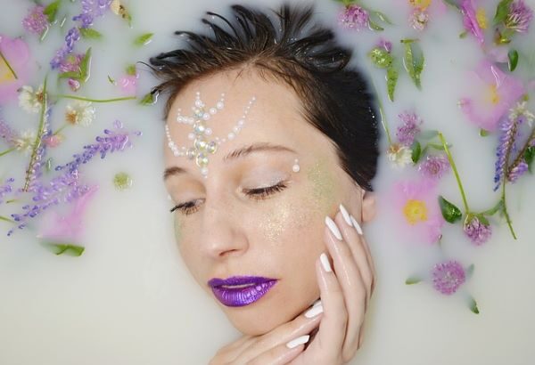 30 Days of Evening Baths with Essential Oils for Winter Relaxation
