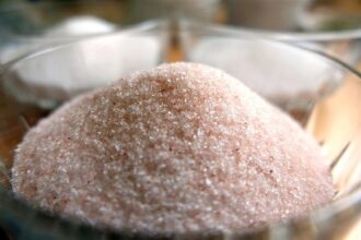 Pink-Salt-Vs-White-Salt